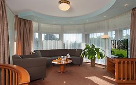 April Hotel Panorama